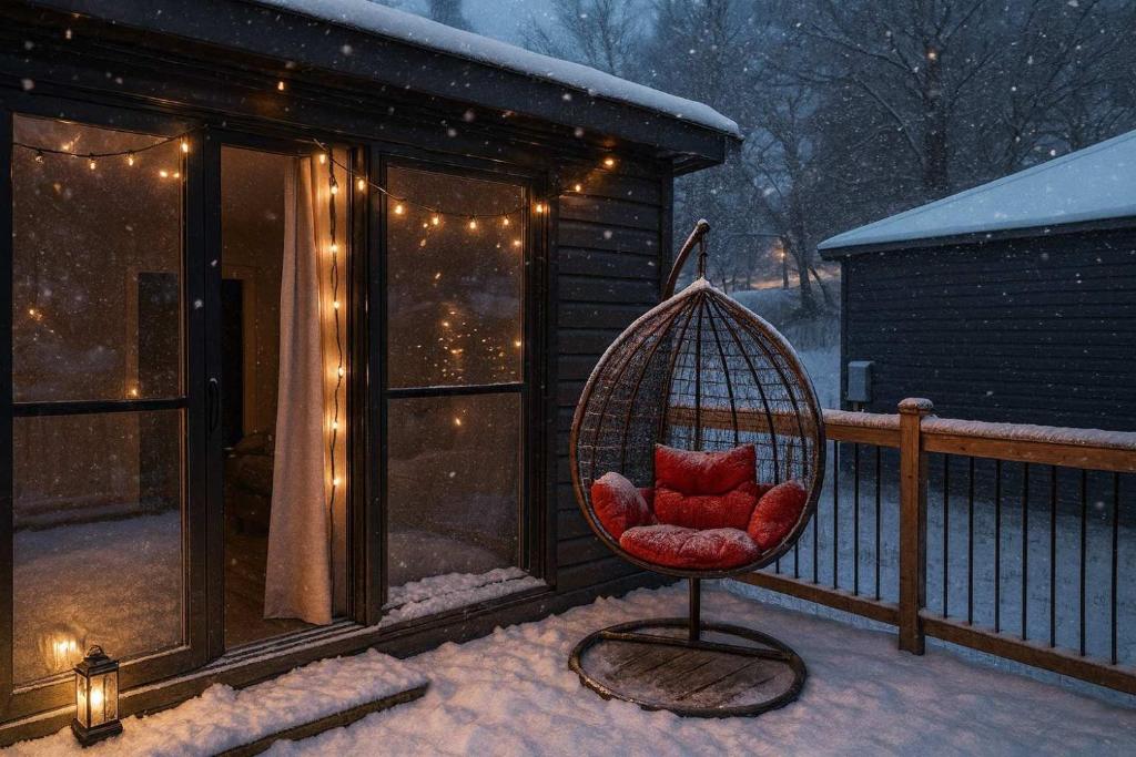 Το 2-bedroom Lake Front Cottage in Harwood ON #6 τον χειμώνα