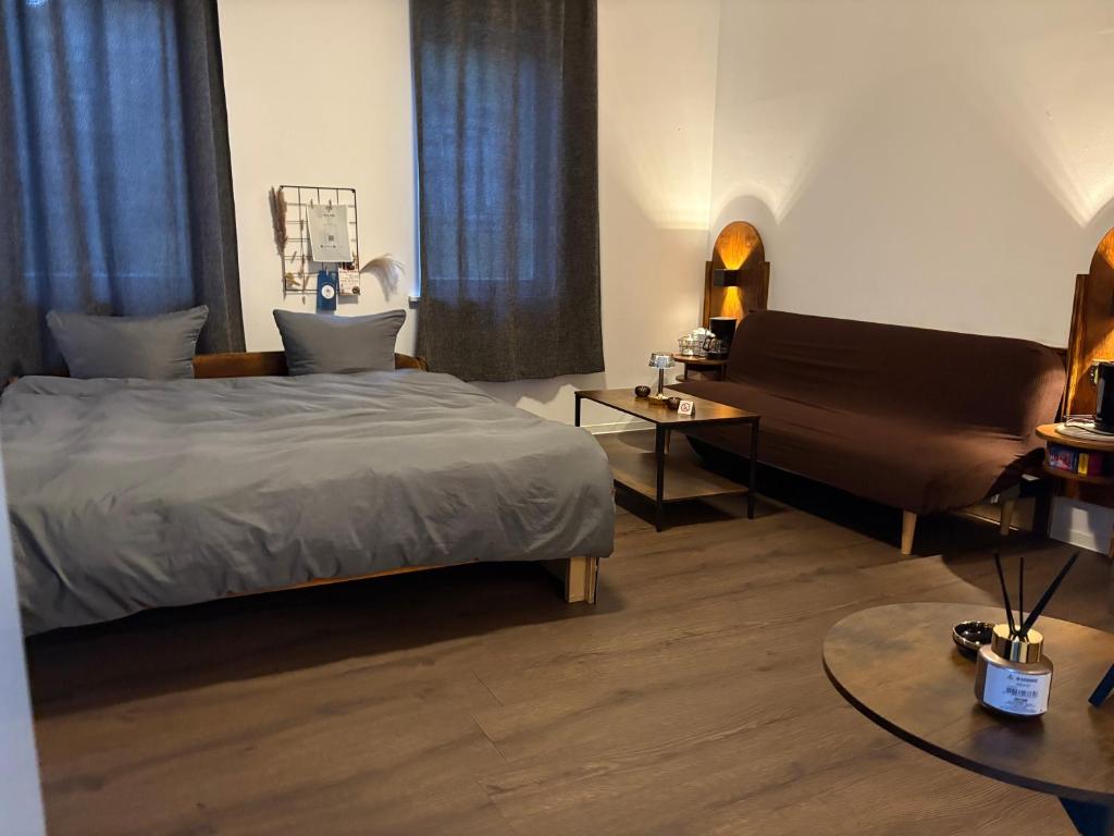 a hotel room with a bed and a couch at Junges Wohnen zwei in Weikersheim