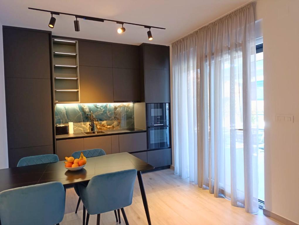 Kuchyň nebo kuchyňský kout v ubytování Bijelić Luxury Apartment with Jacuzzi