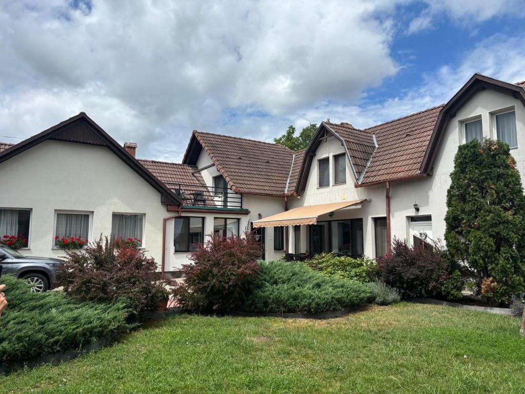 En have udenfor Margareta Apartments