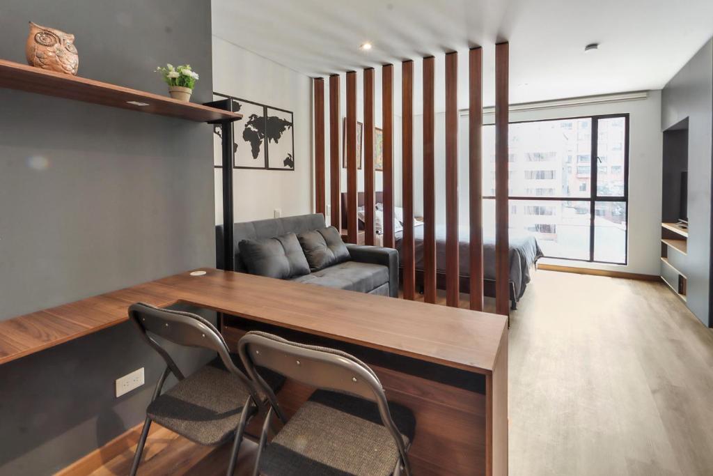 Et opholdsområde på Apartaestudio Moderno en Edificio TEIK, Centro Internacional Bogotá, Self Check-in y Ubicación Premium