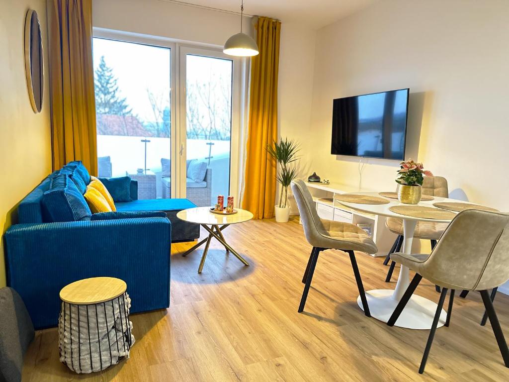 Μια τηλεόραση ή/και κέντρο ψυχαγωγίας στο New Modern Home-Projector-Nespresso-View-Balcony