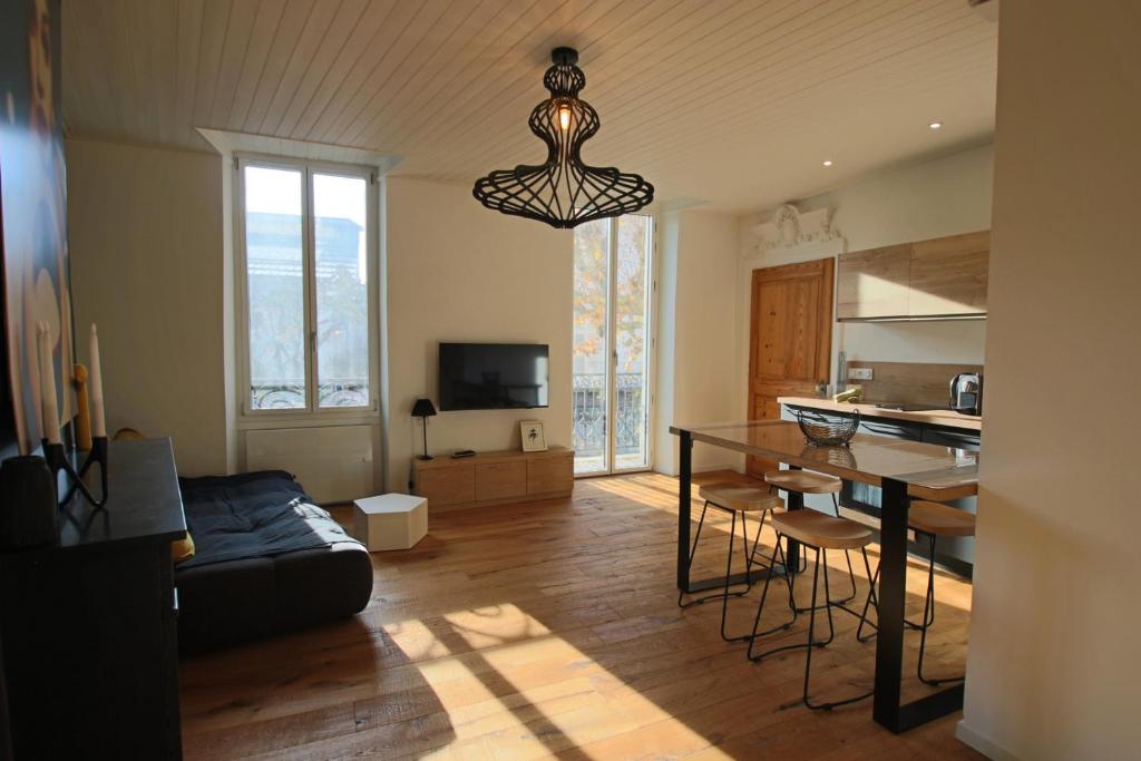 Et tv og/eller underholdning på Appartement 43m2 1 chambre en hyper centre