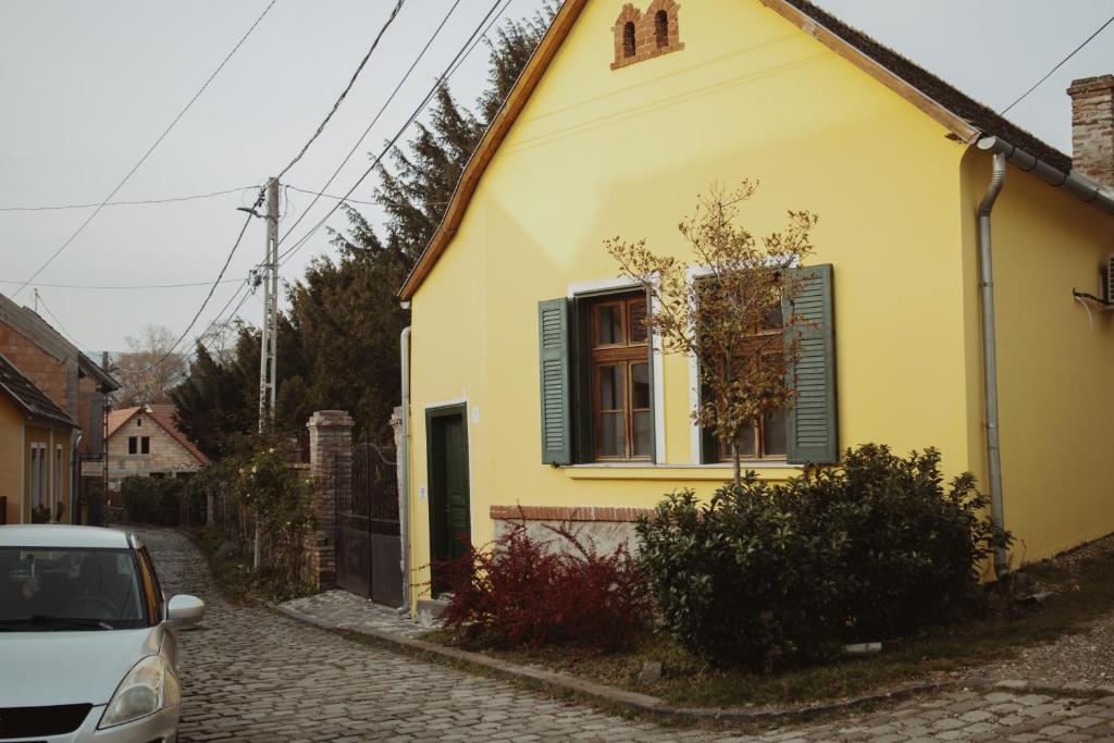 El edificio en el que está la casa de vacaciones