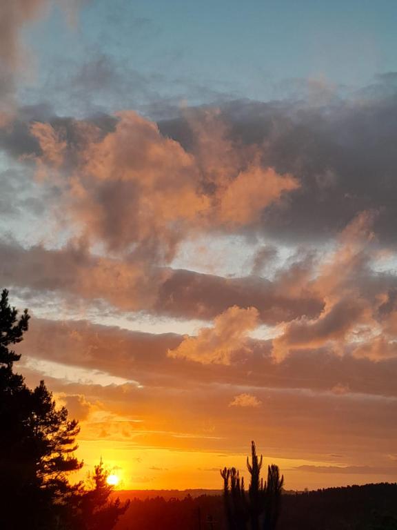 a sunset with clouds in the sky at Wilderness Phoenix Rising in Wildernis