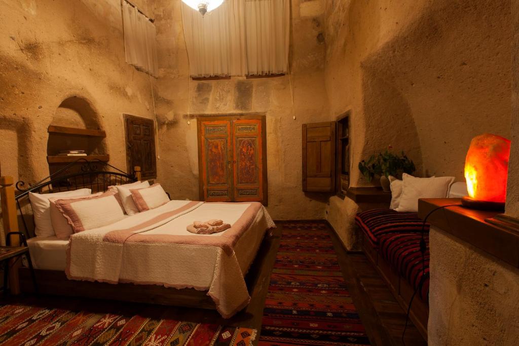 Postel nebo postele na pokoji v ubytování Kale Konak Cappadocia