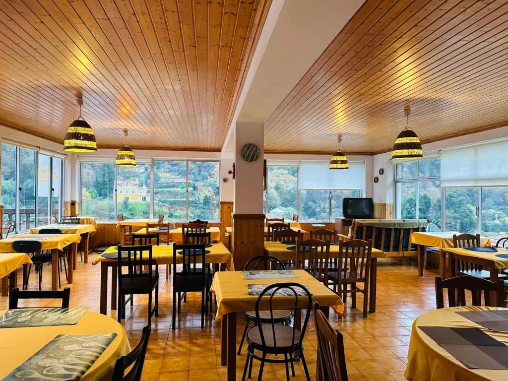 Restaurace v ubytování Geres Mountain View Guest House