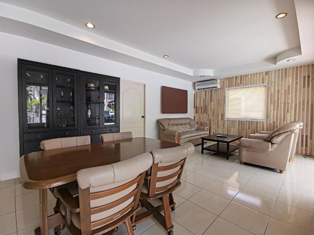 a living room with a dining room table and chairs at Pool Villa 91 in Ban Nong Pru