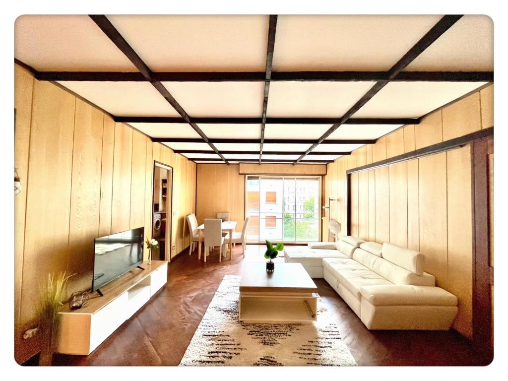 Ένα ή περισσότερα κρεβάτια σε δωμάτιο στο 3 beds-120m2-Terrace & Parking Near La Defense and Champs Elysees