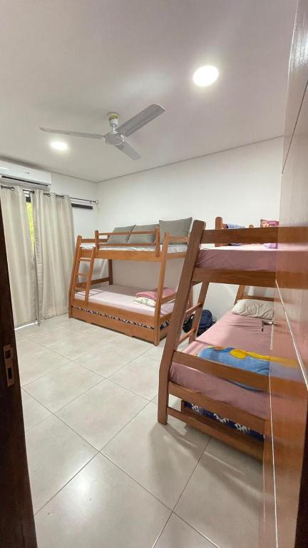 a room with three bunk beds and a ceiling at Cerquita del Cielo in San Bernardino