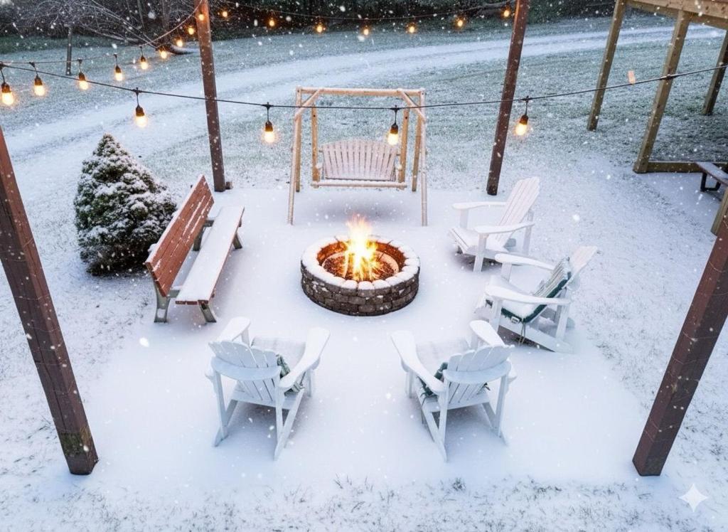 Lux Spacious Cabin Hot Tub, Indoor Pickleball in Hocking Hills зимой