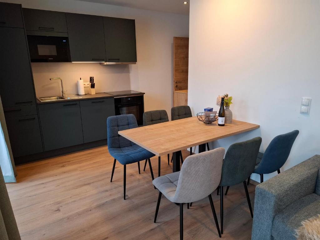 O bucătărie sau chicinetă la Dorfvilla Niedernsill