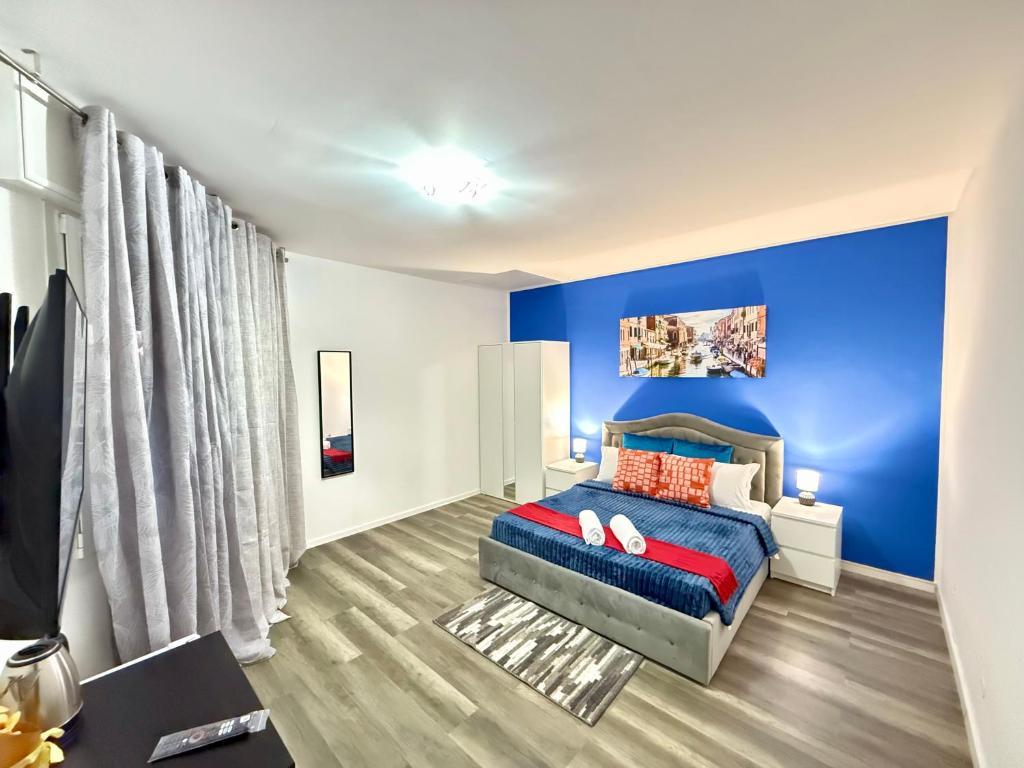 a blue bedroom with a bed and a blue wall at Casa Raffinata in Mestre