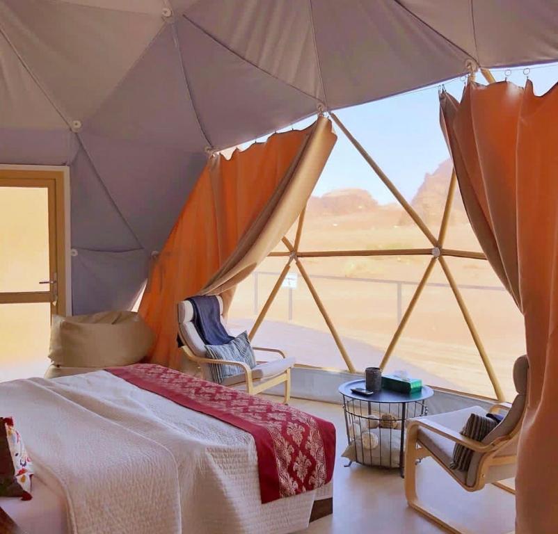 Giường trong phòng chung tại Katy Camp Wadi Rum