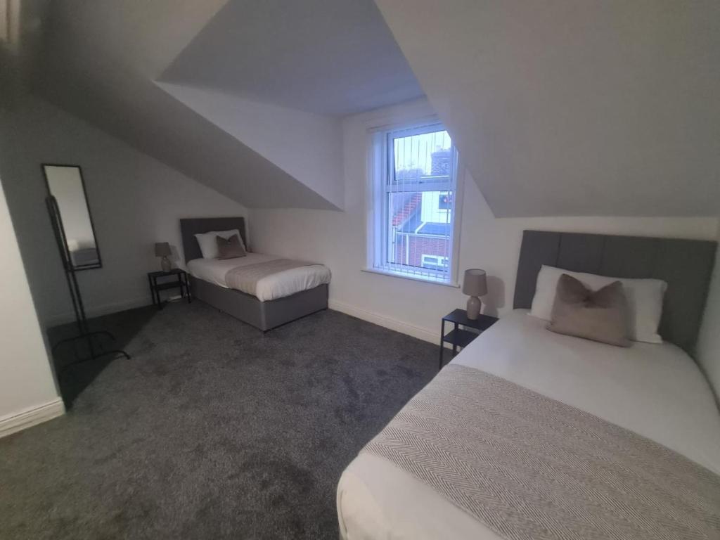 En eller flere senge i et værelse på Homestay Sunderland