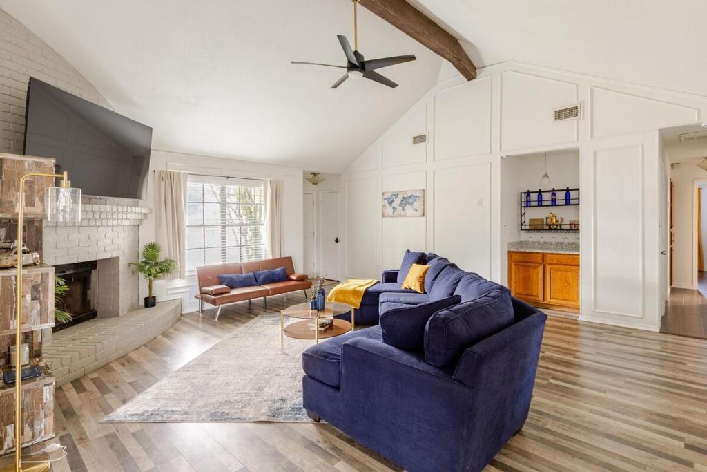 TV/trung tâm giải trí tại TX Home Away Large Patio, Smart TVs, FAST WiFi