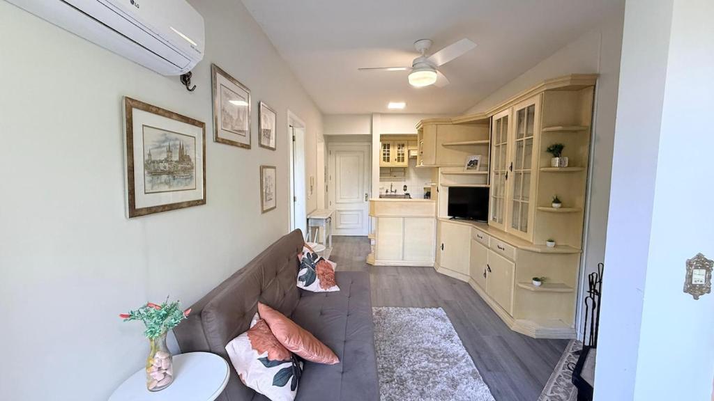 Η κουζίνα ή μικρή κουζίνα στο Apartamento perto da Rua Coberta em Gramado centro