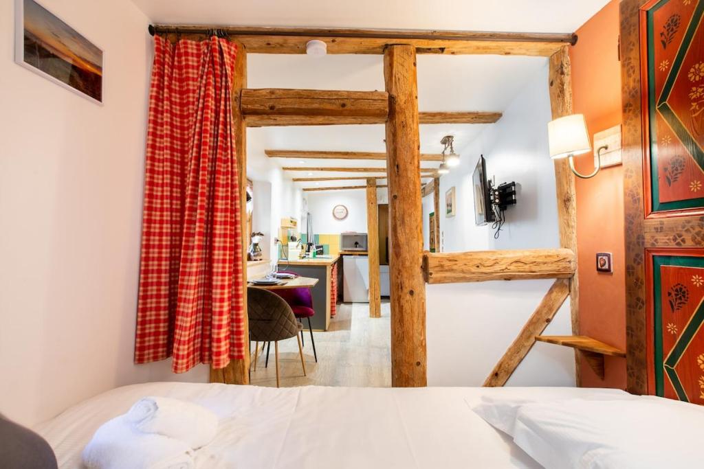 Postel nebo postele na pokoji v ubytování L'Alcôve du Schauenberg - 15 min from Colmar