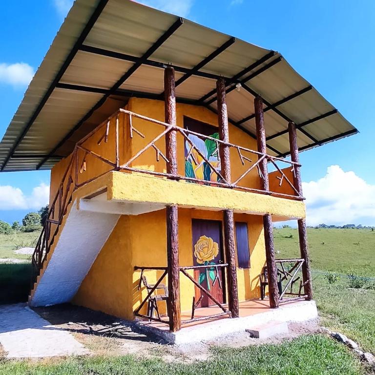 Budova, kde se kemp nachází