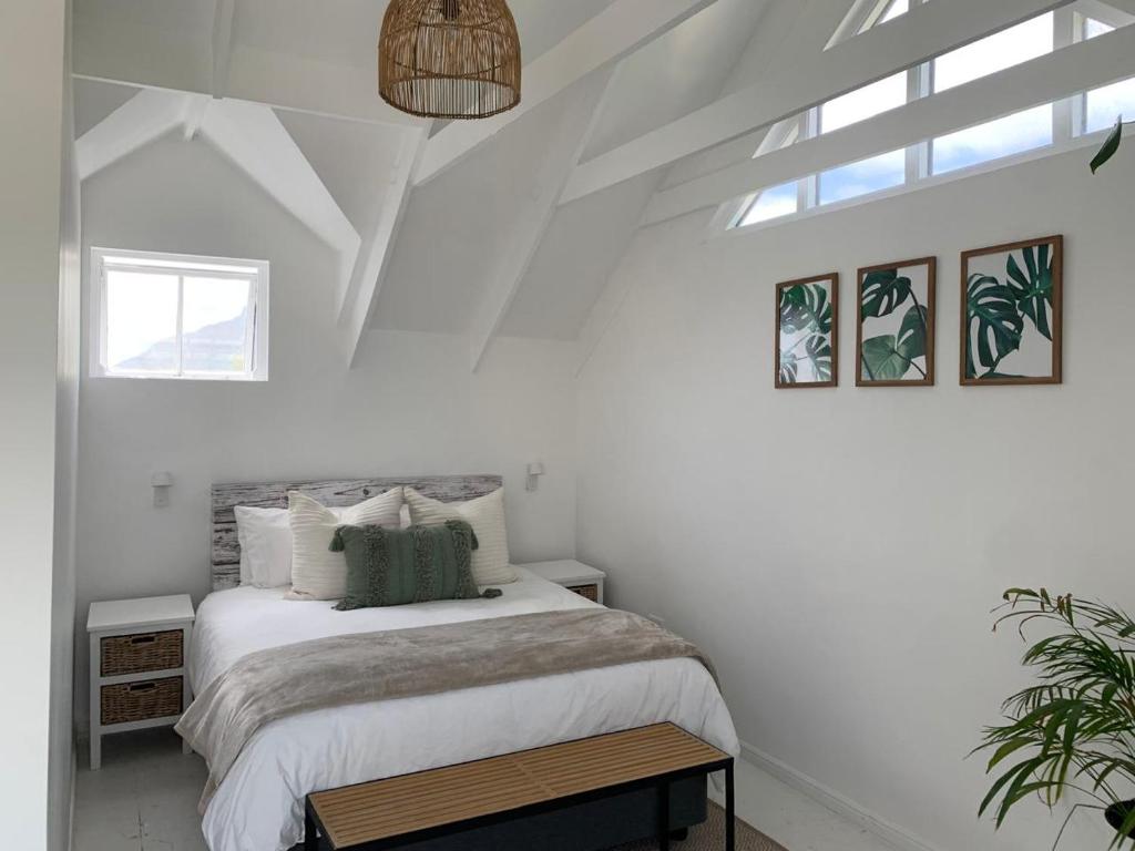 Кровать или кровати в номере Imhoff's Sweet Escape