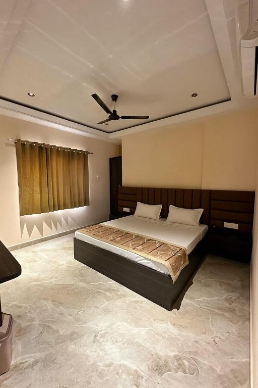a bedroom with a bed and a ceiling at Hotel Kingdom - 3 minutes From Golden Temple in Amritsar
