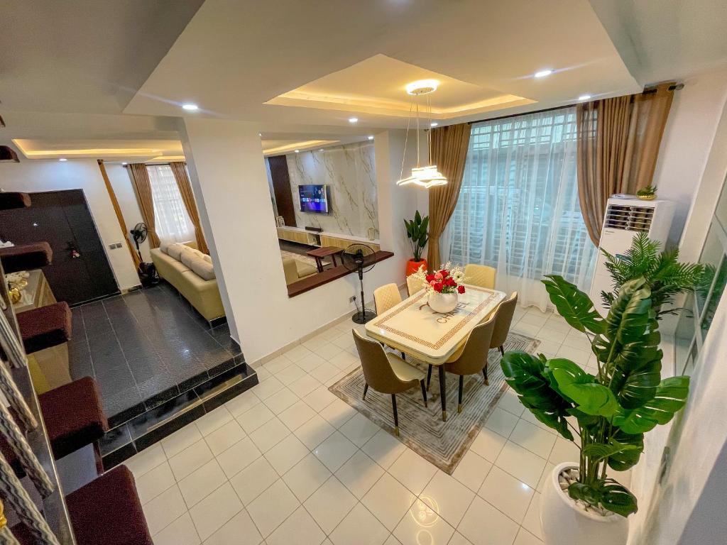 TV/trung tâm giải trí tại Edens place