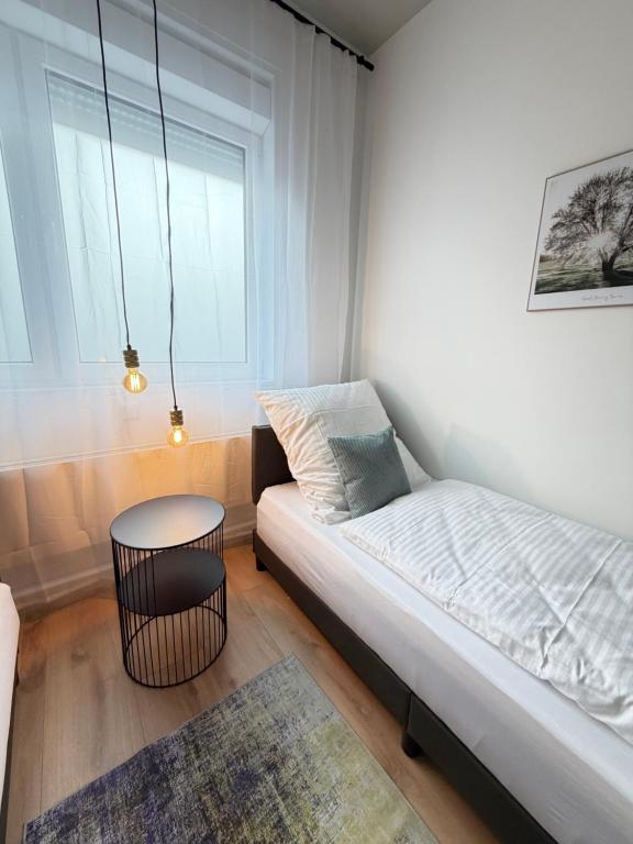 Postel nebo postele na pokoji v ubytování Business & fitter Apartment Schwabach