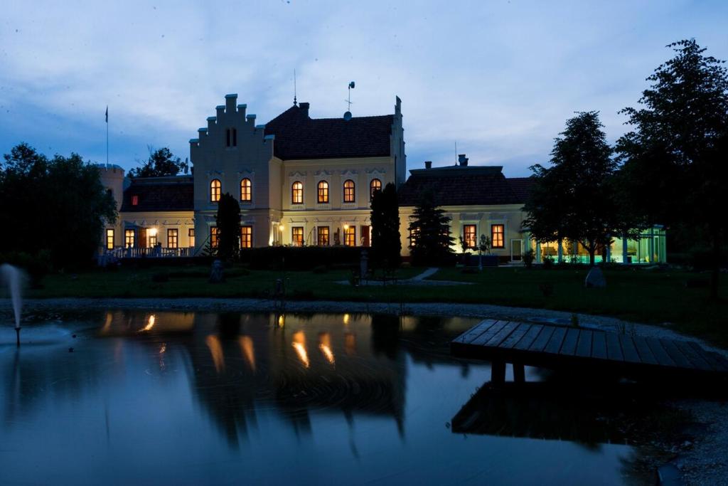 Budova, kde se vila nachází