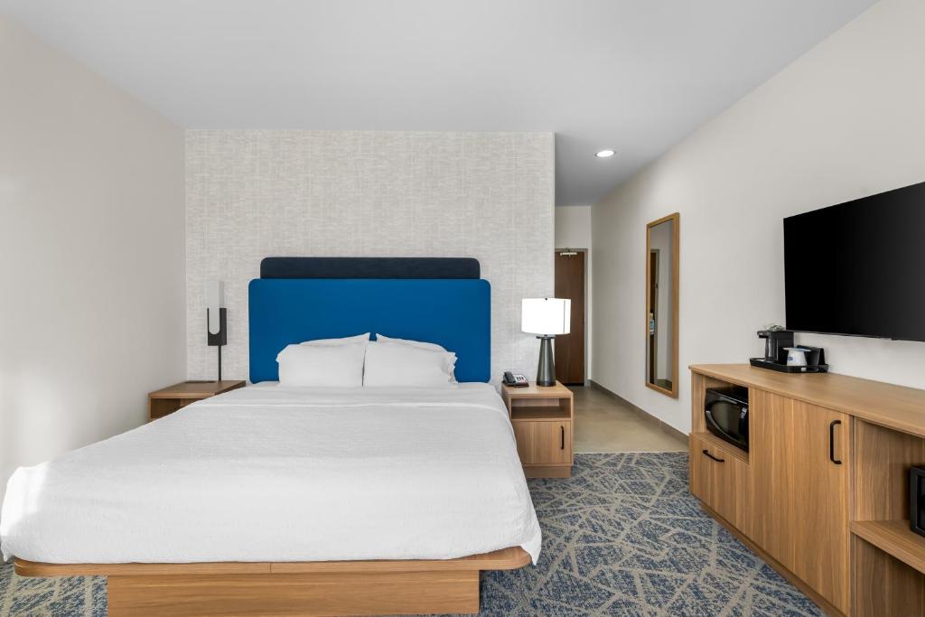 Hampton Inn - Monticello - Habitación Con Cama Extragrande - No Fumadores