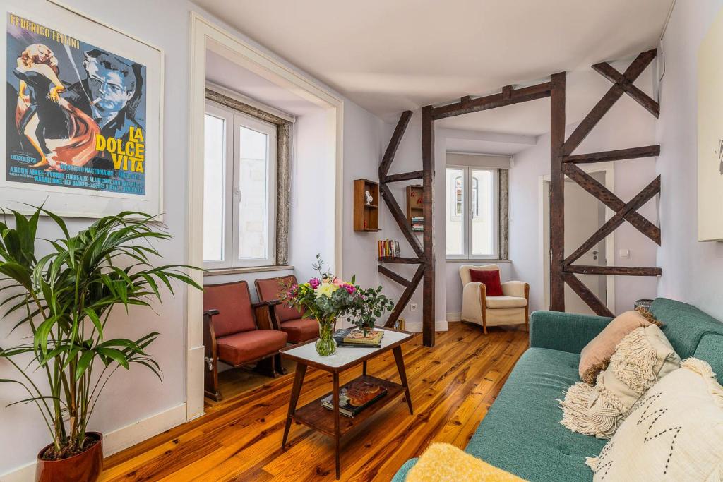 Vintage-Chic Apartment in the City Center, Chiado