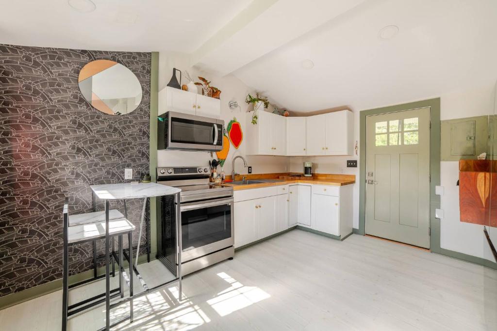 Køkken eller tekøkken på The Surf+Sleep