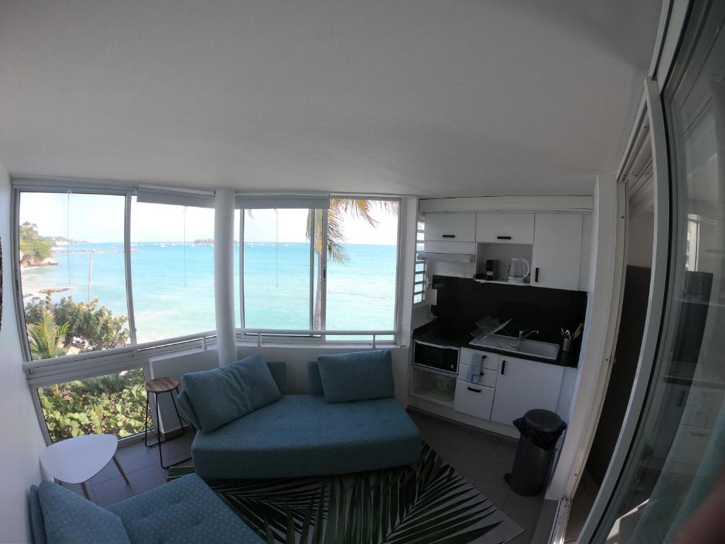Kuchyň nebo kuchyňský kout v ubytování Guadeloupe Ilet Gosier best view