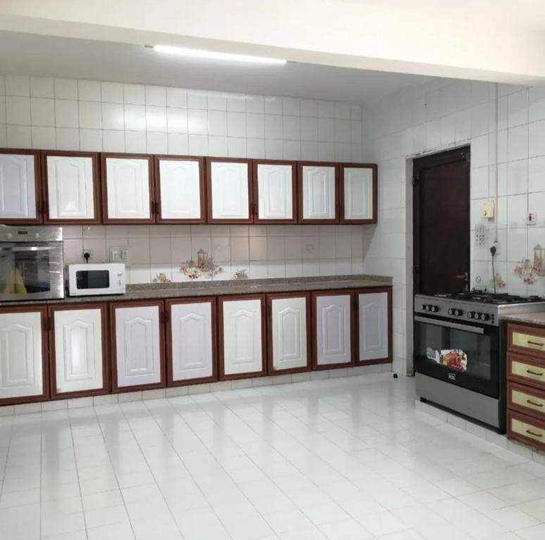 Kuchyň nebo kuchyňský kout v ubytování Mahrad Hostel