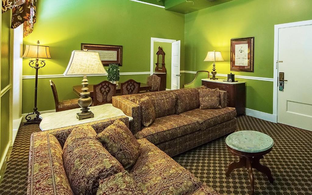Menger Hotel photo