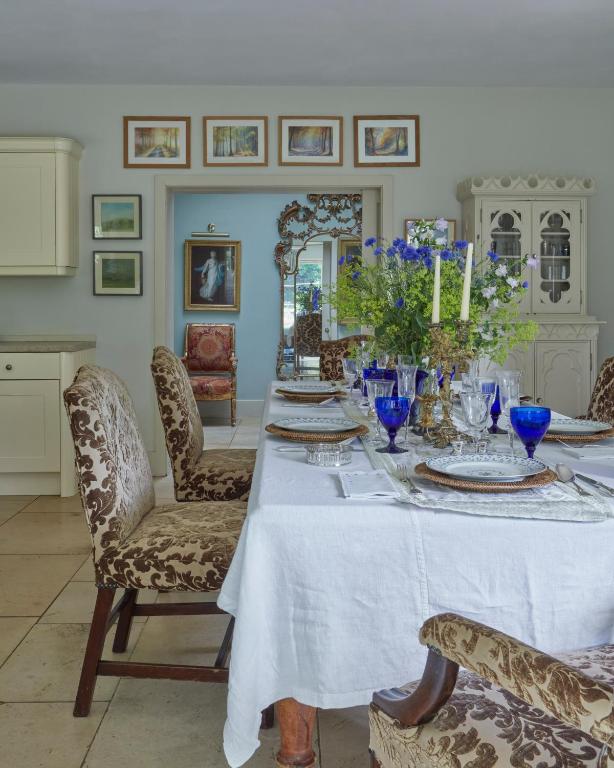 Elegant Cotswold Retreat photo photo 4