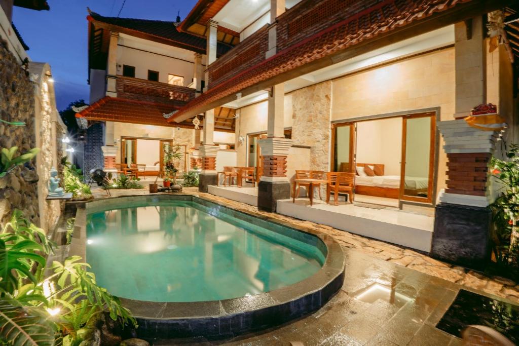 Hồ bơi trong/gần Puri Dewa Partha