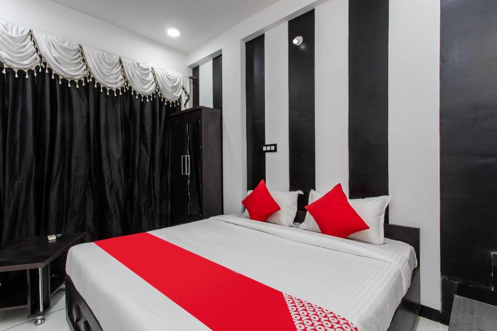 Postel nebo postele na pokoji v ubytování Hotel O Home Stay