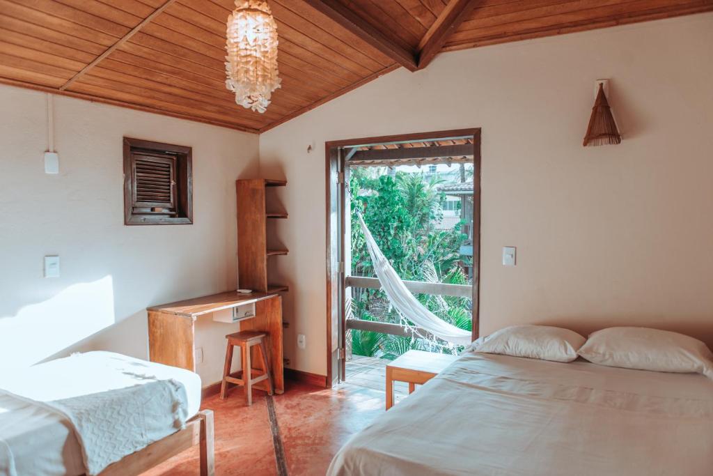 a bedroom with two beds and a window at Vila Bela Vista in Jijoca de Jericoacoara