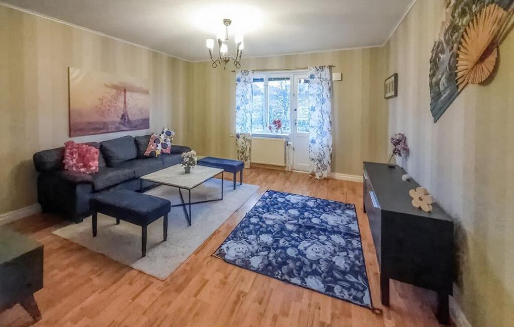 Χώρος καθιστικού στο En apartment in central Finspång, 2 bathrooms