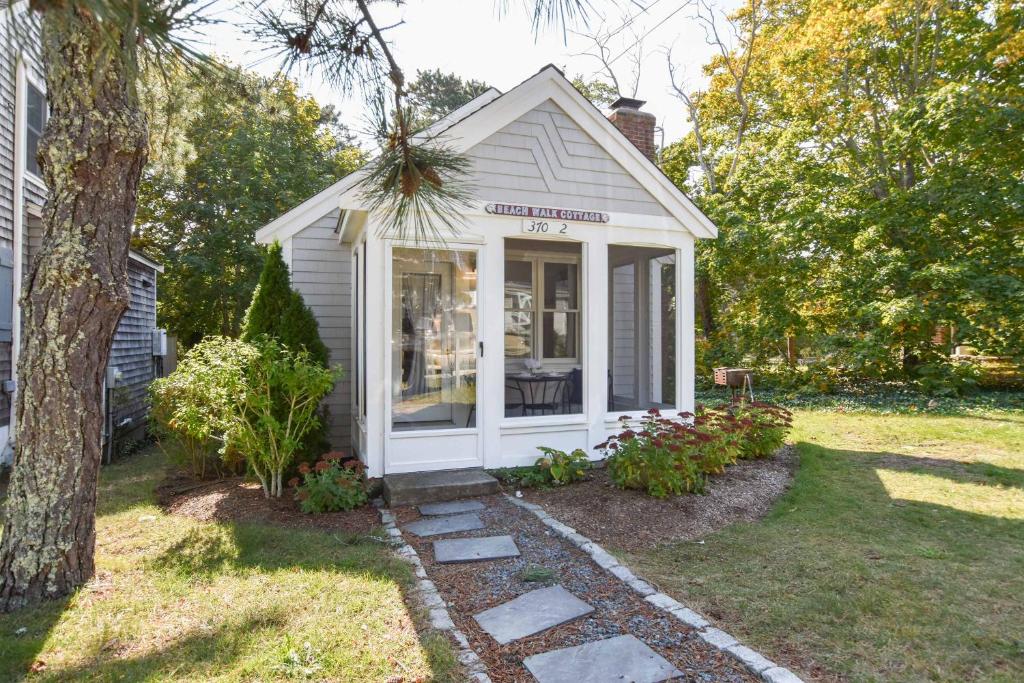 Κήπος έξω από το Walk 1 10 Mile to Lecount Hollow Beach