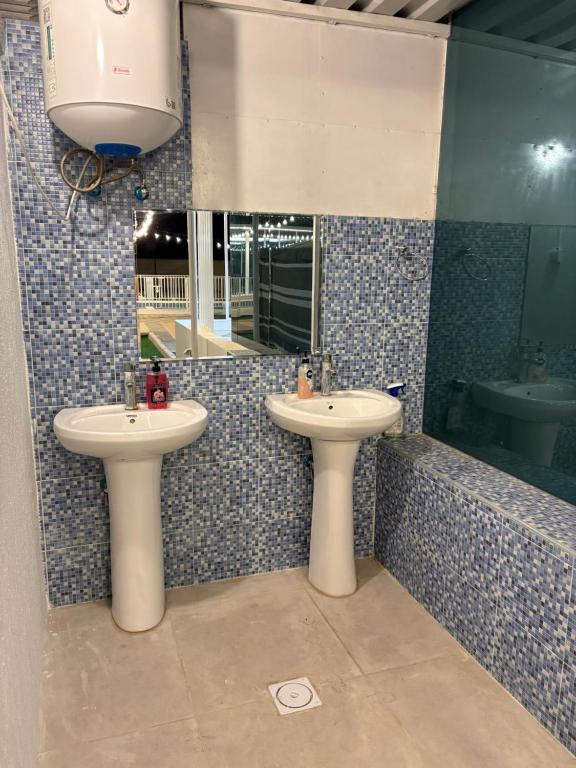 Phòng tắm tại Alawadhi Farm استراحة العوضي