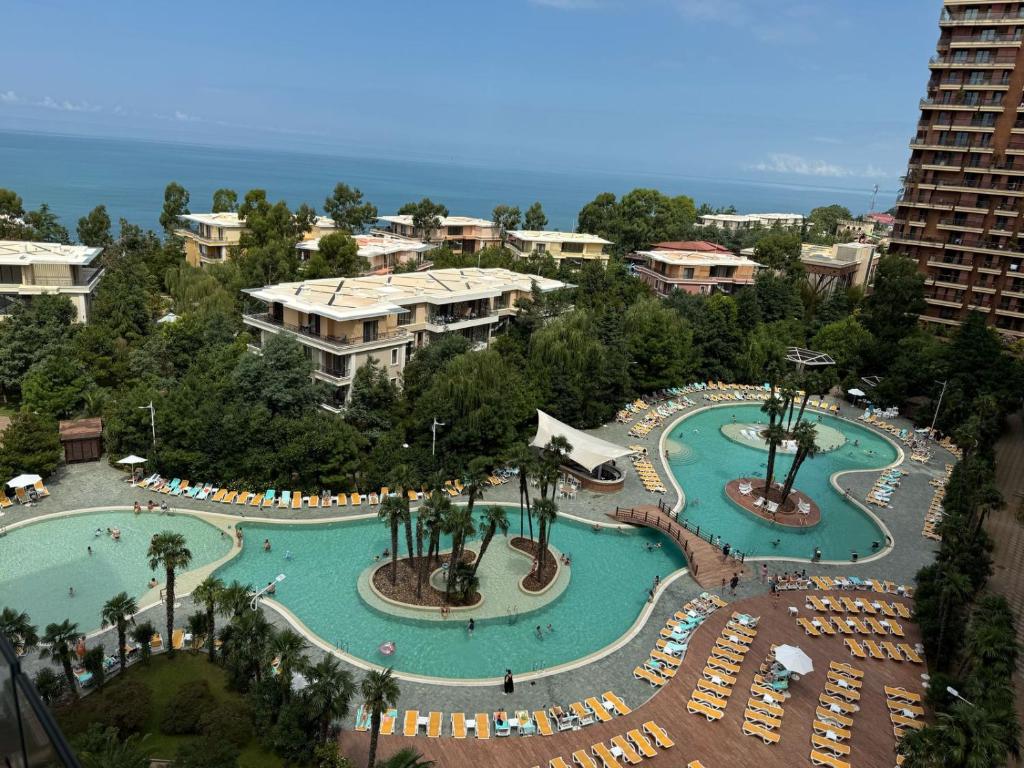 La pileta dentro o cerca de Dreamland Oasis Apartments