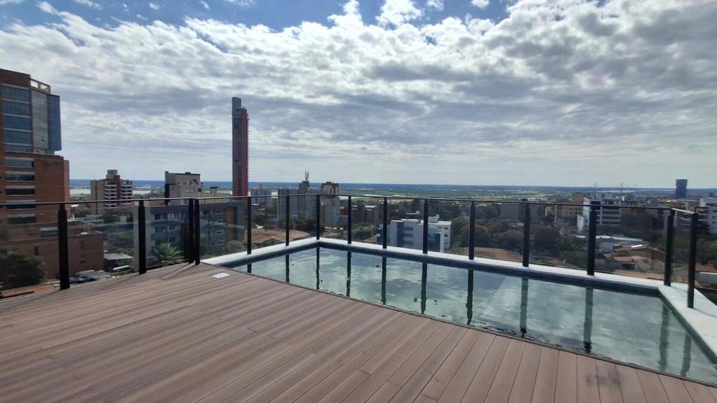 Πισίνα στο ή κοντά στο Comfortable and modern apartment Las Mercedes neighborhood