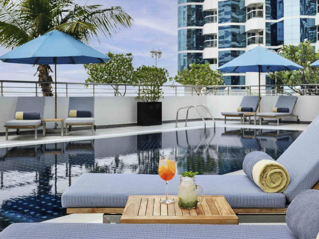 Hồ bơi trong/gần Mövenpick Hotel Jumeirah Lakes Towers Dubai