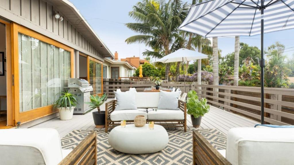 Ban công/sân hiên tại Camden by AvantStay 5mins to the Beach Elevated Home w Pacific Ocean Views