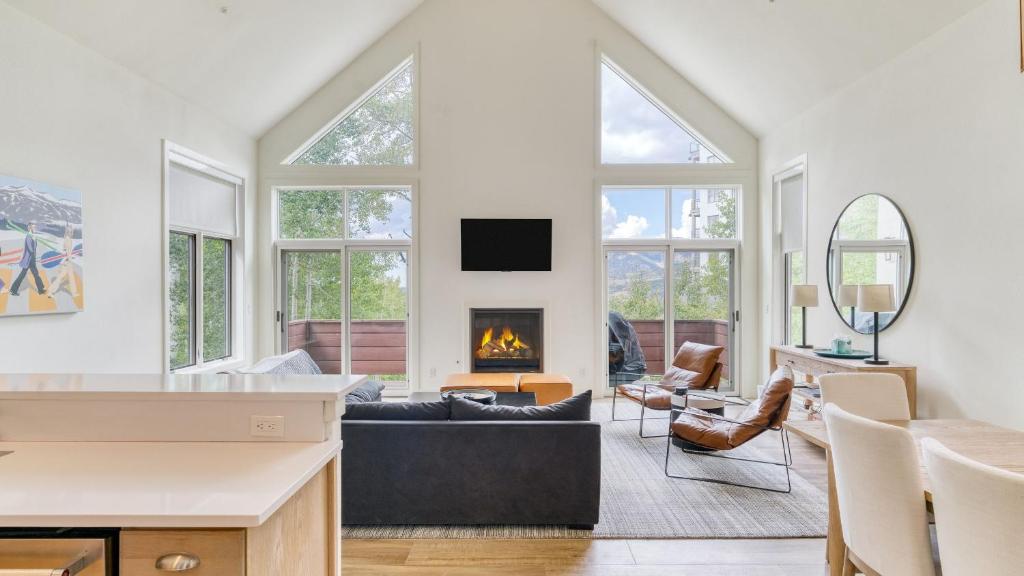 Гостиная зона в Emerald Elk at Village Creek by AvantStay Close to Slopes Village w Views