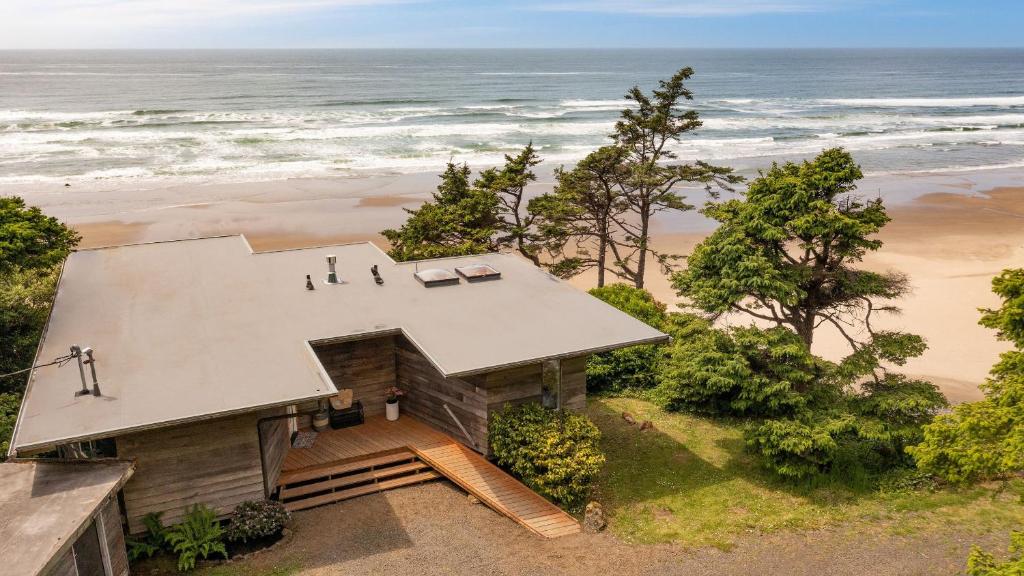 an overhead view of a house on the beach at Sunset Cove by AvantStay Beachfront w Balcony in Arch Cape