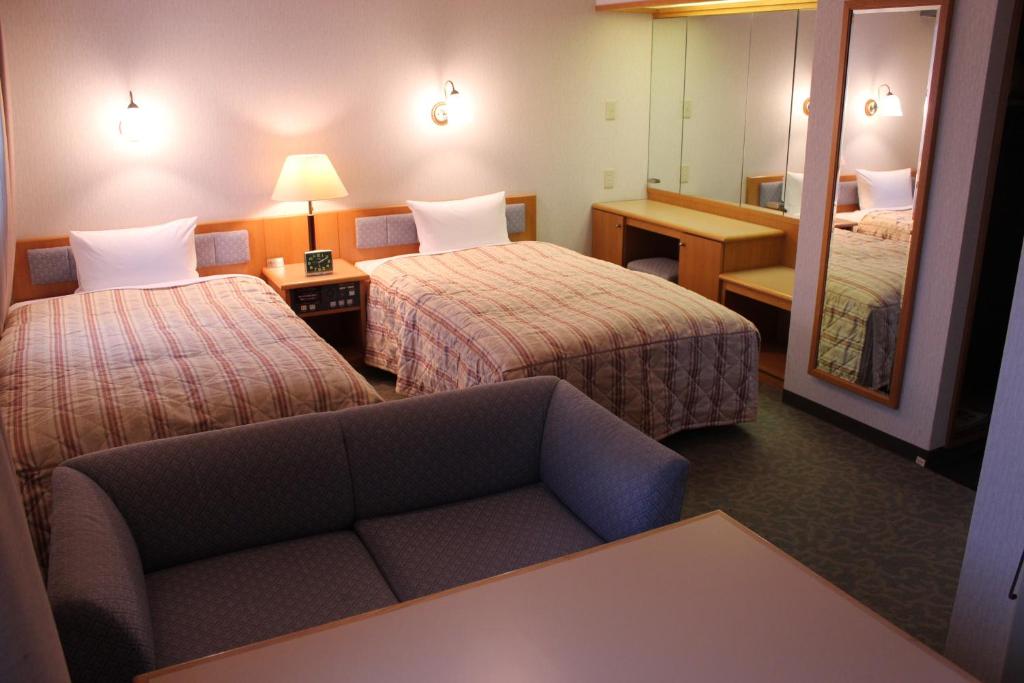 Postel nebo postele na pokoji v ubytování Hotel Crown Hills Takaoka