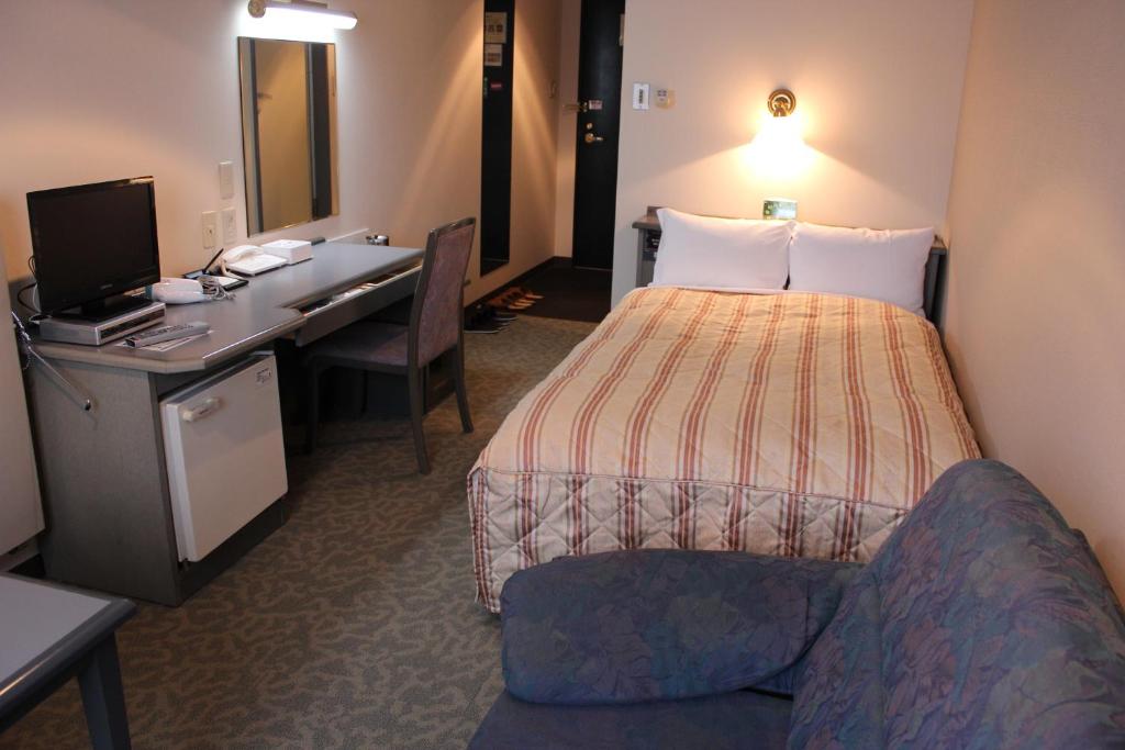 Postel nebo postele na pokoji v ubytování Hotel Crown Hills Takaoka