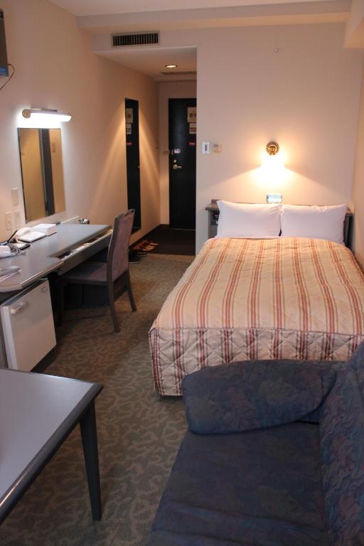 Postel nebo postele na pokoji v ubytování Hotel Crown Hills Takaoka